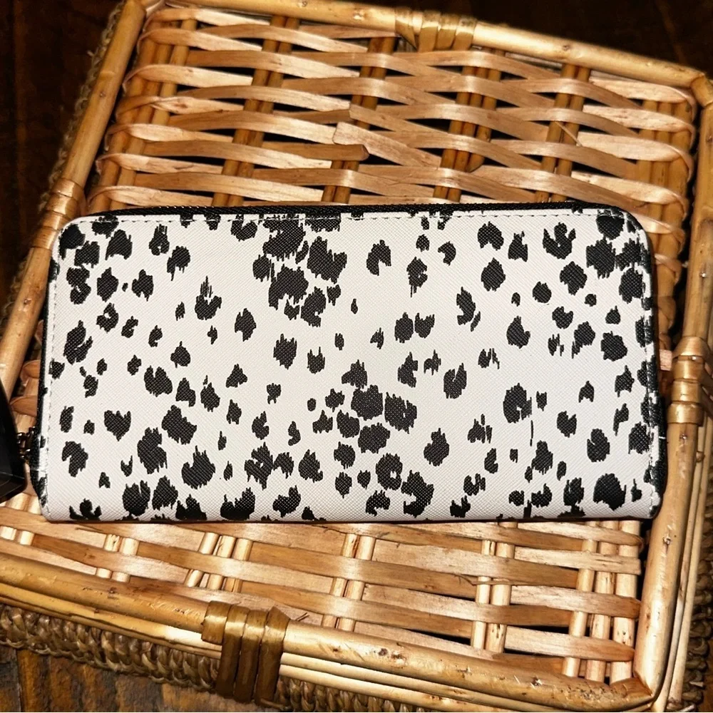 NIB Trina Turk Large Zip Around Wallet Black/White Animal Print